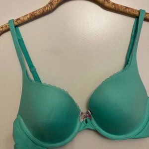 Victoria's Secret Body By Victoria Lined Perfect Coverage Bra Size 34B
